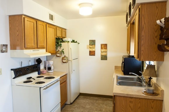 Kitchen - Glenwood Manor