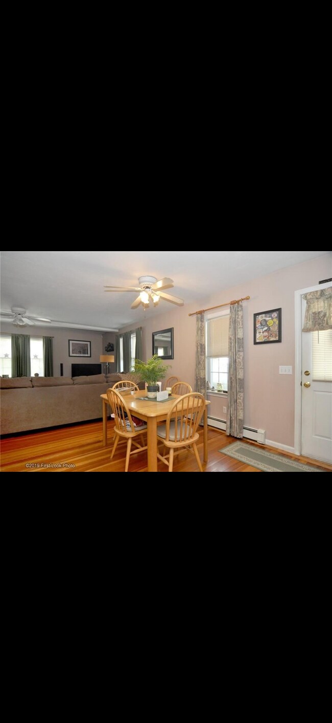 Foto del edificio - 324 Rhode Island Ave