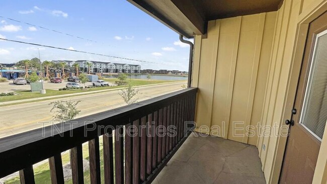 Foto del edificio - 315 Deacon Dr W