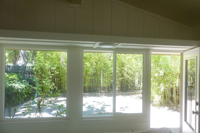 Building Photo - 95 Boronda Rd