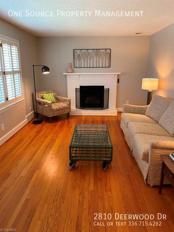 Photo - 2810 Deerwood Dr House