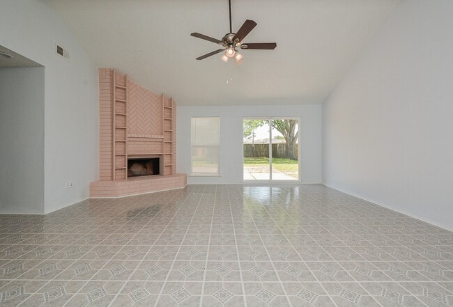 Building Photo - 15702 Timber Rock Dr