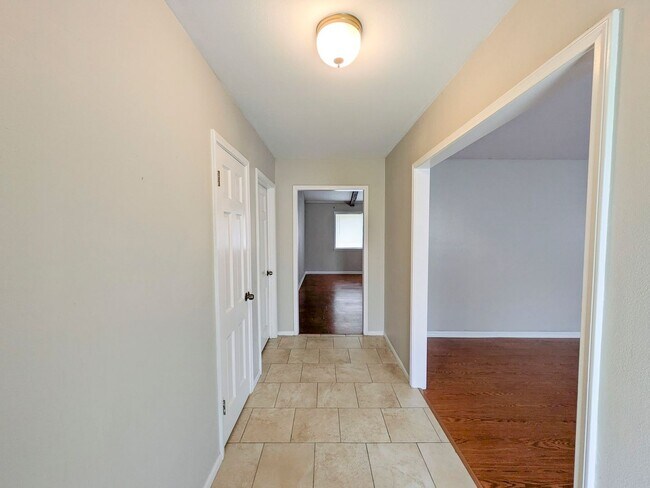 Building Photo - 6510 Daisy Dr