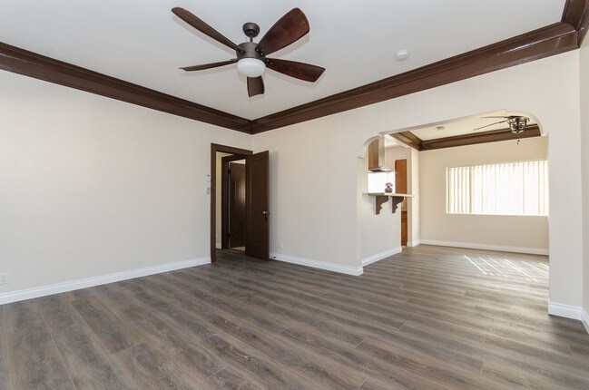 Building Photo - 2 br, 1 bath Apartment - 430 S Soto St.