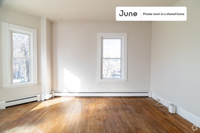 Building Photo - Private bedroom in 3 bed/1 bath Home