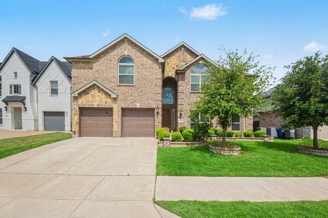 Photo - 708 Yarrow St House