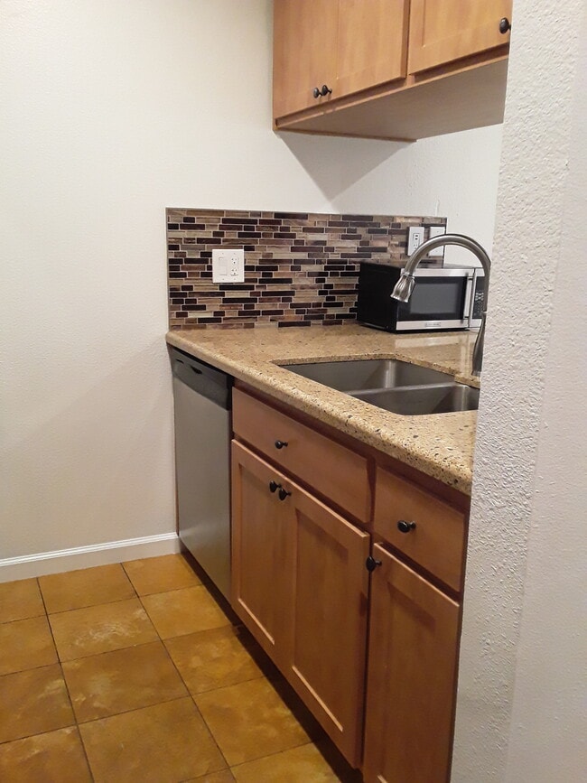 Foto del edificio - 3110 Shelter Creek Ln