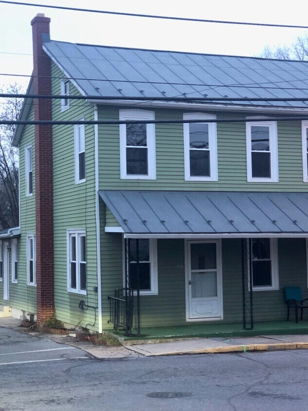 Primary Photo - 600 N Main St