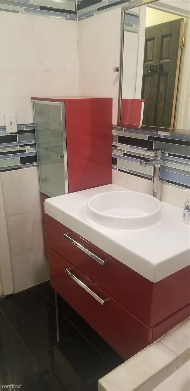 Building Photo - 2 br, 1 bath  - 373 Norton St 3rd