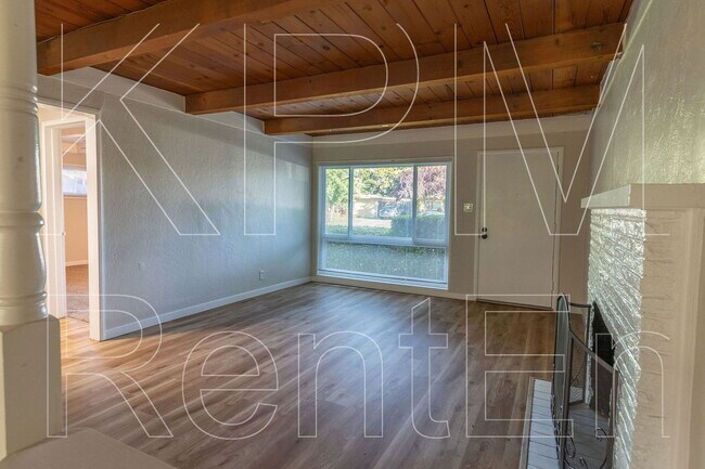 Building Photo - 1545 Douglas Rd