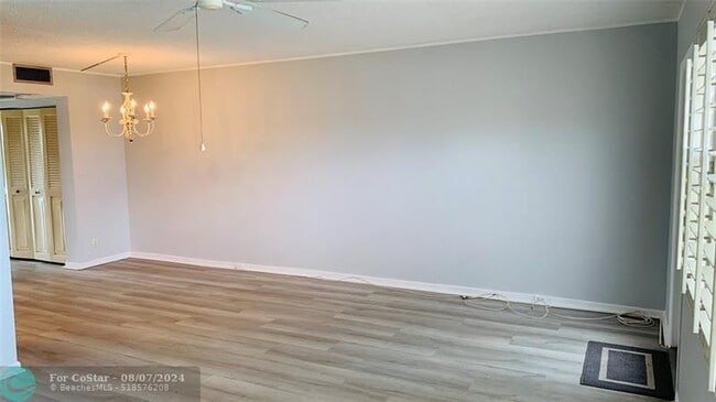 Building Photo - 4088 Cornwall E