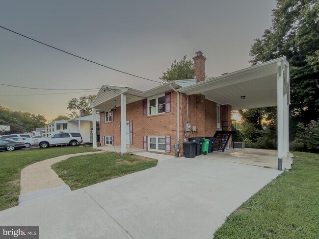 Foto del edificio - 4612 Sharon Rd