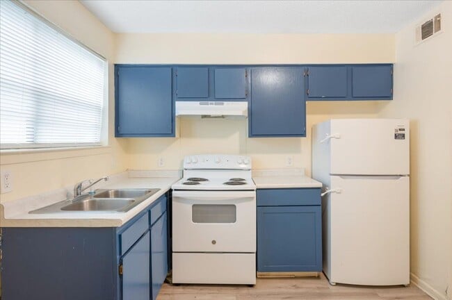 Building Photo - 2-Bedroom Apartment in Convenient Savannah Location