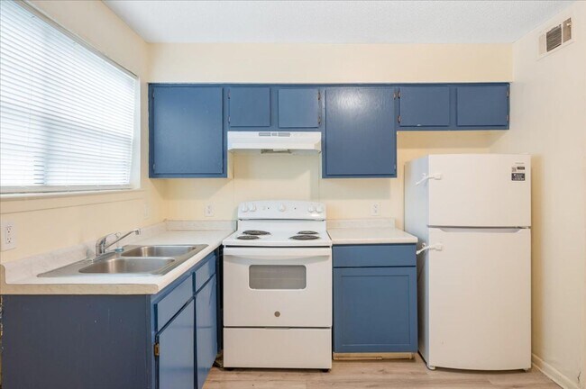 Foto del edificio - 2-Bedroom Apartment in Convenient Savannah...