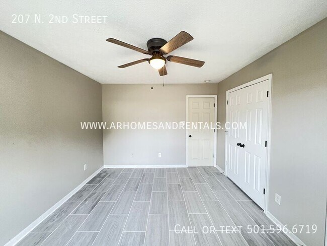 Foto del edificio - 207 N 2nd St