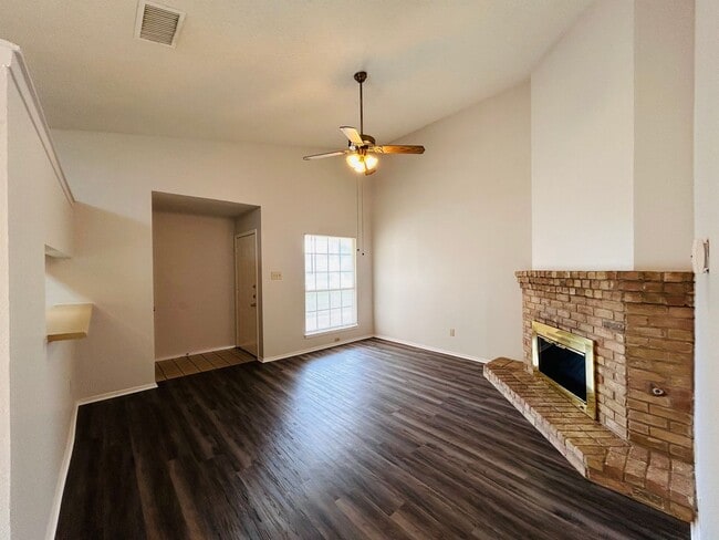 Building Photo - 416 Greenlawn Blvd