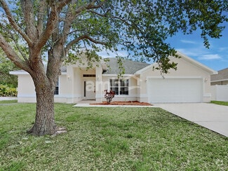 Building Photo - 1702 SW Penrose Ave