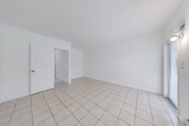 Photo - 6930 Rue Versailles Dr Apartment