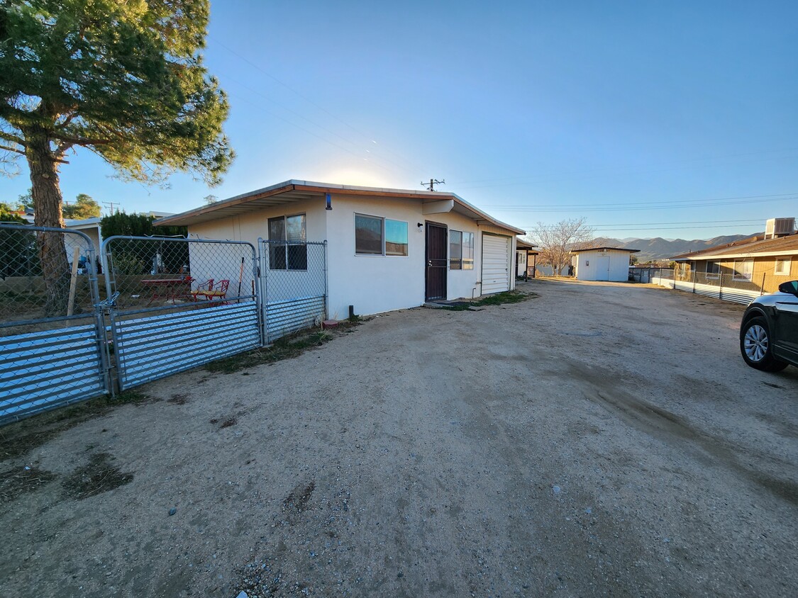 Entry/Driveway - 7444 Borrego Trl