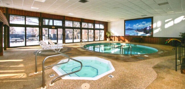 Indoor Pool and Jacuzzi - 179 Little Canada Rd E