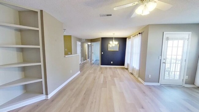 Building Photo - 5004 Lawndale Dr