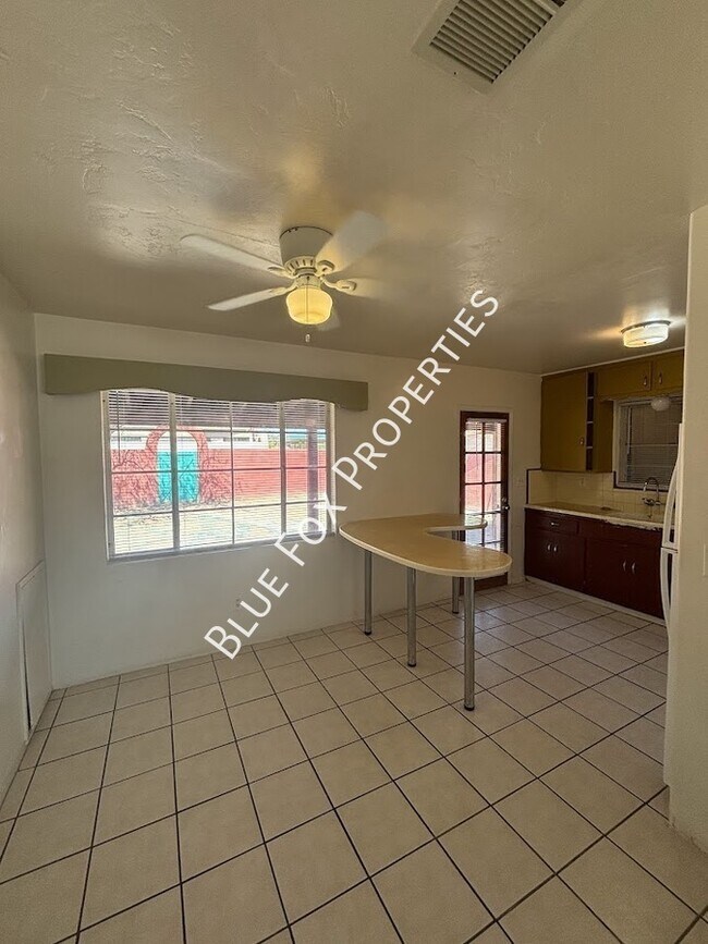Foto del edificio - 949 N Montezuma Ave
