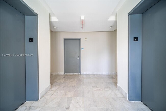 Foto del edificio - 601 NE 36th St