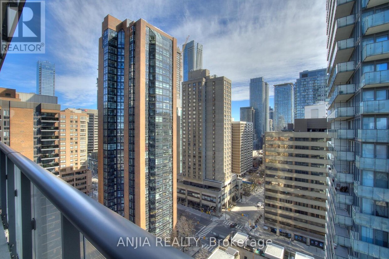 Photo principale - 65-1765 St Mary St
