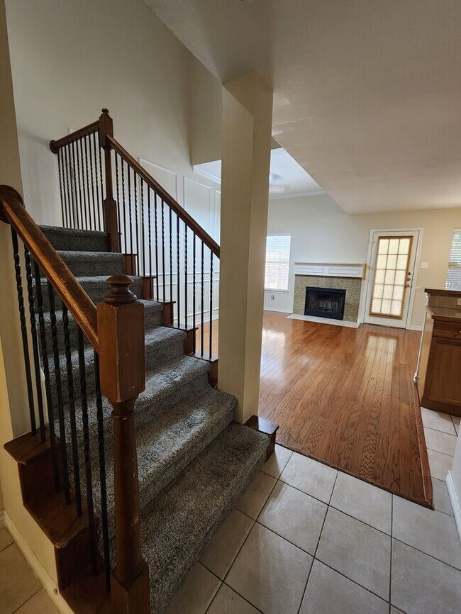 Foto del edificio - Gorgeous 2 story 3-bedroom 2.5-bath townhouse centrally located in Dallas Fort Worth metroplex