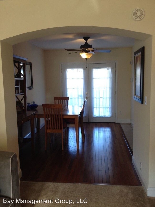 Foto del edificio - 7572 Ives Ln