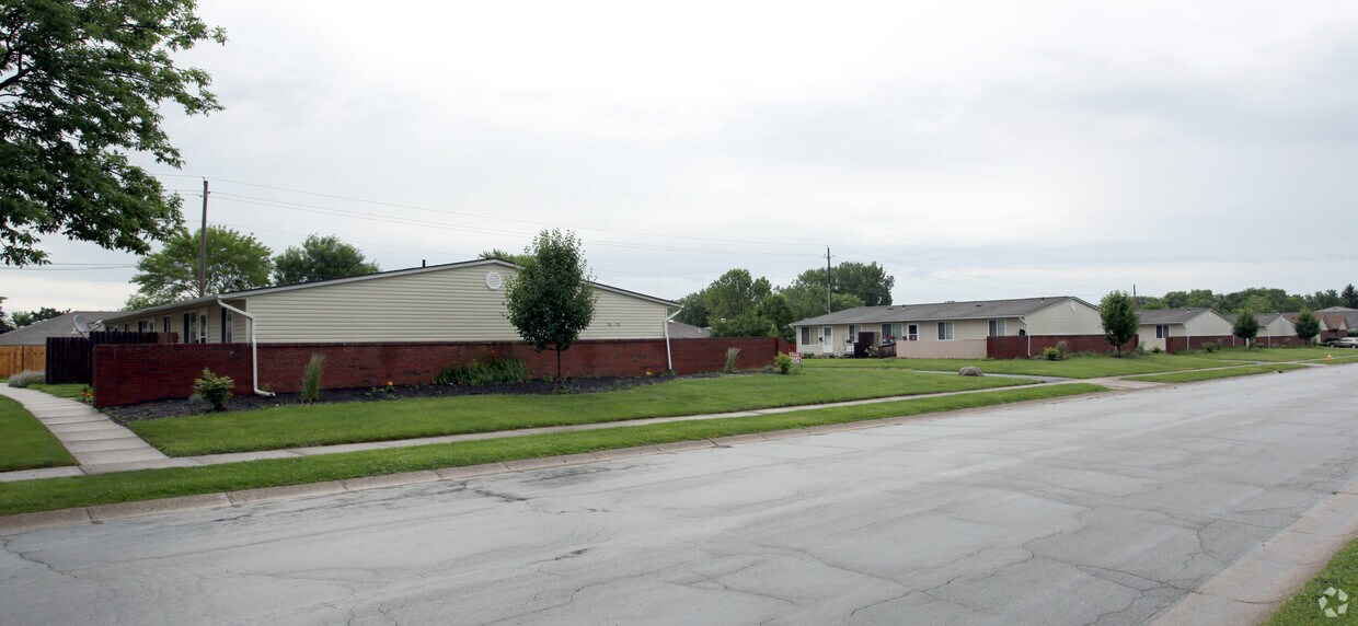 Building Photo - 754-854 Randler Ave