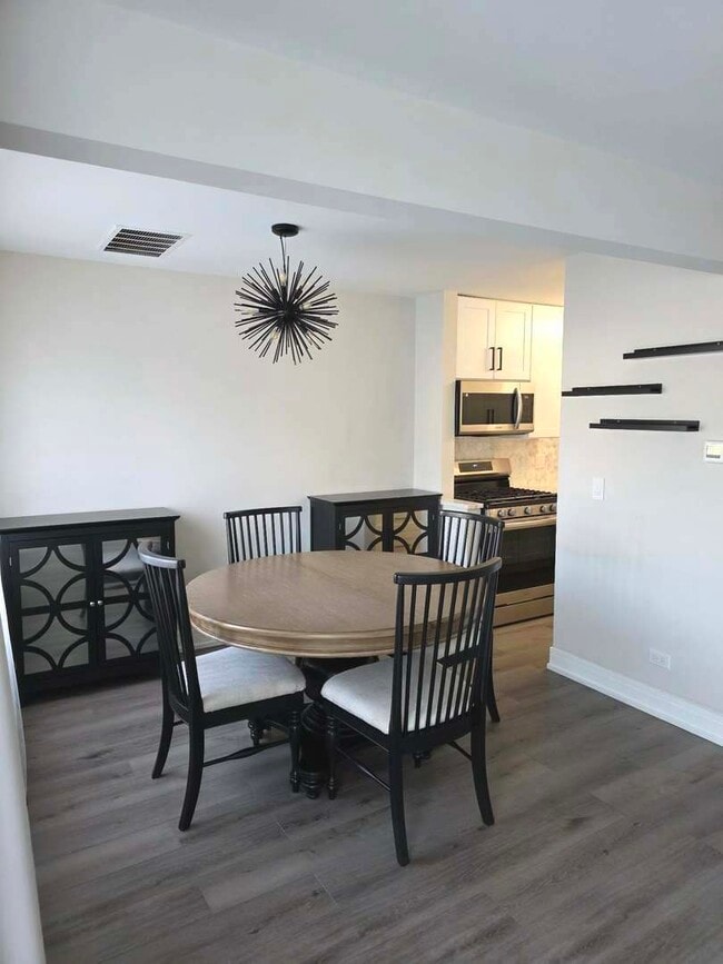 Foto del edificio - 2800 Mitchell Dr