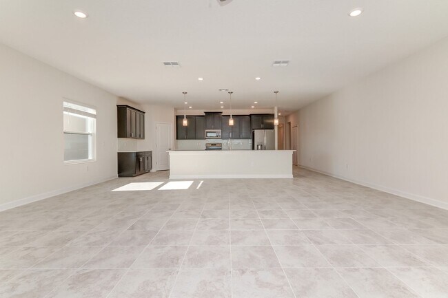 Building Photo - Beautiful 2 Story 4 bed/2.5 Bath For Rent ...