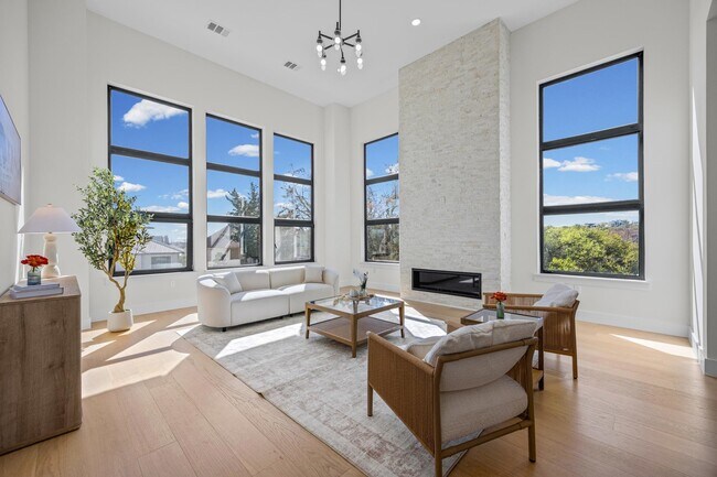 Foto del edificio - 1020 Mountain Leather Dr