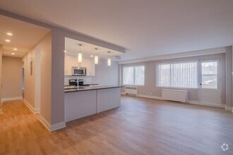 Building Photo - 4555 Av. Bonavista