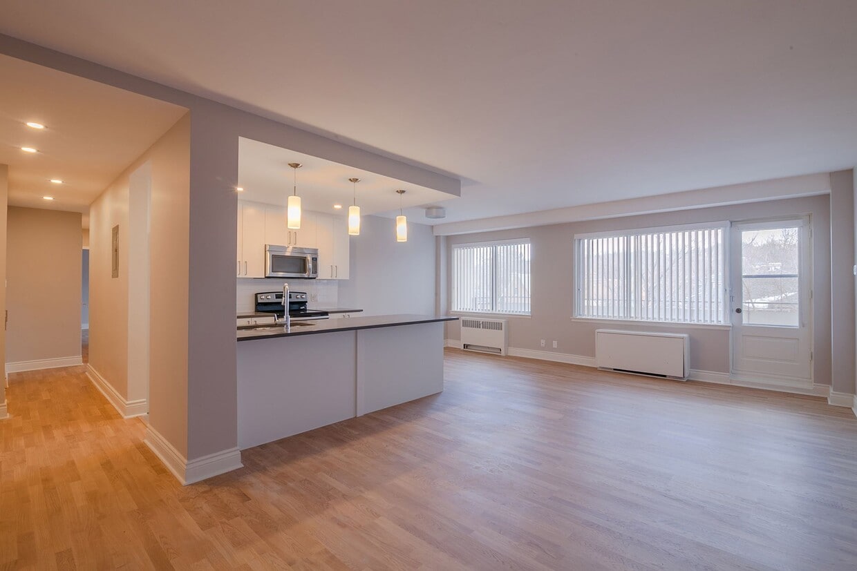 Primary Photo - 4555 Av. Bonavista