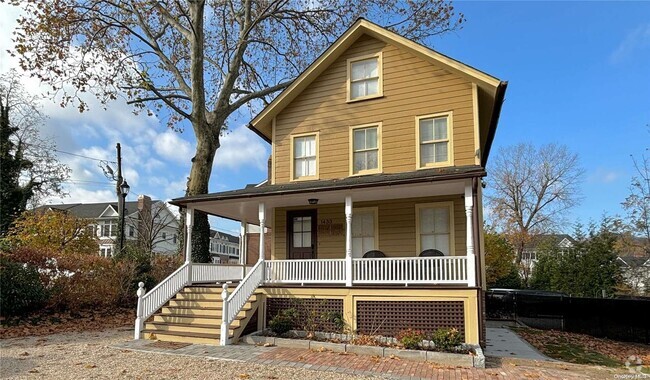 Apartments for Rent Near New York Institute of Technology