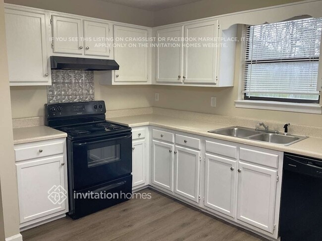 Building Photo - 1888 Cedar Chase Dr