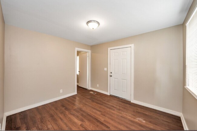 Foto del edificio - Cozy Childersburg Duplex! 2 Bed 1 Bath $75...