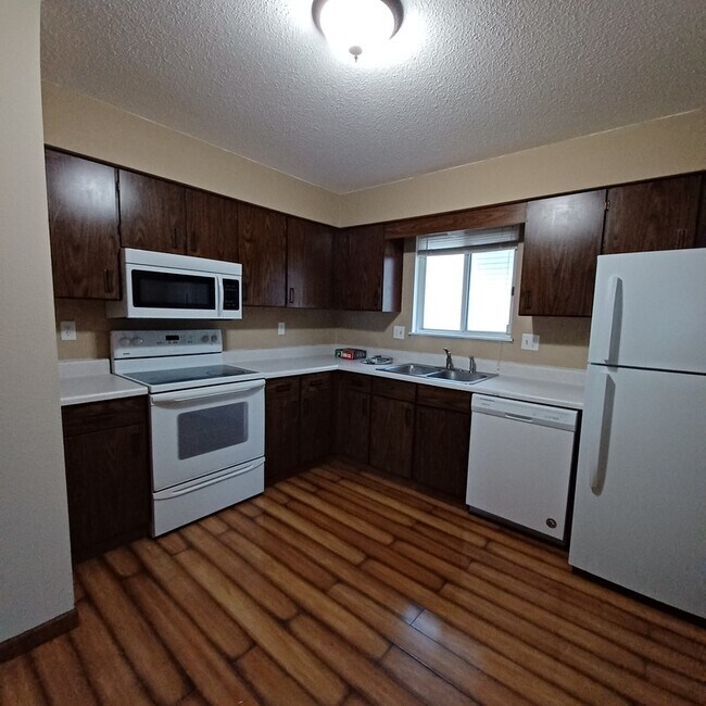 Building Photo - 4451 Vasey Ave