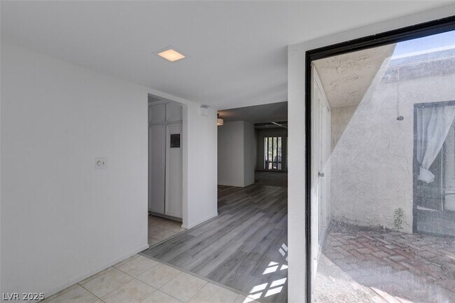 Building Photo - 3452 Pino Cir