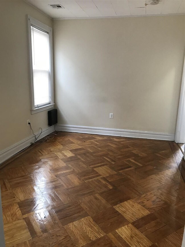 Building Photo - 341 Cator Ave