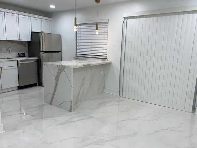 Building Photo - 4040 San Felipe St