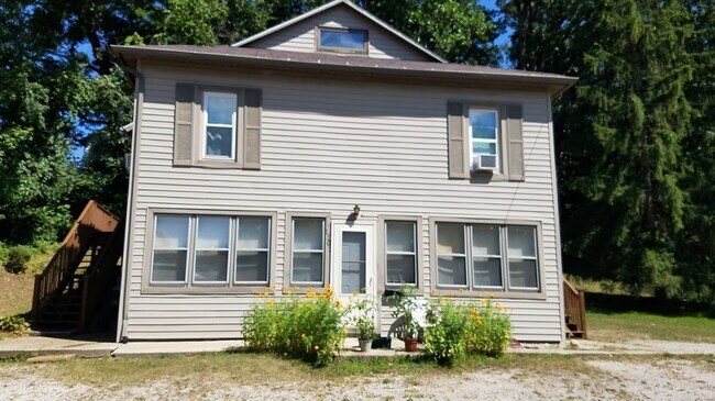 Apartamento arriba a la izquierda, #3 - 1301 Grace St