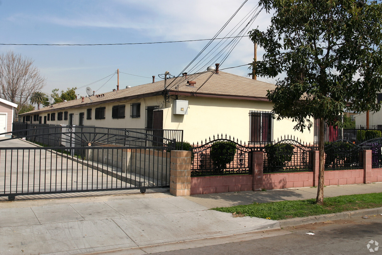 Building Photo - 1241 E 15th St