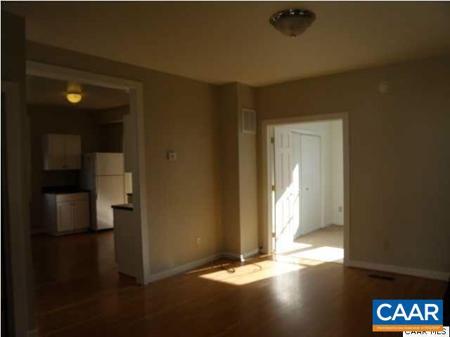 Foto del edificio - 1122 E Market St