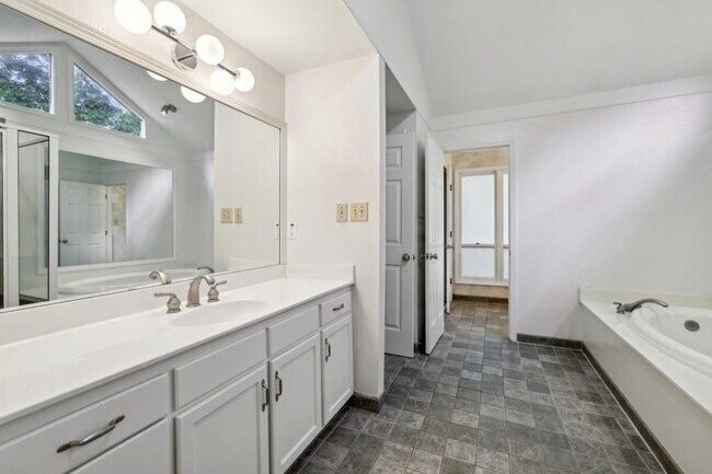 Building Photo - 110 Westchester Way