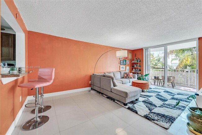 Foto del edificio - 488 NW 165th St