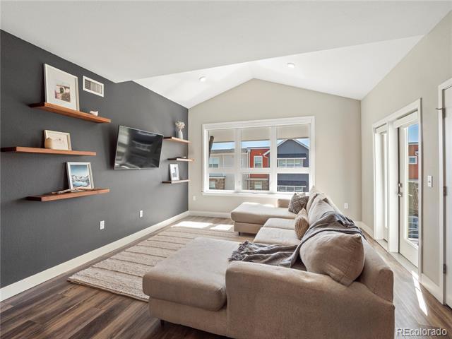 Building Photo - 210 S Cherrywood Dr