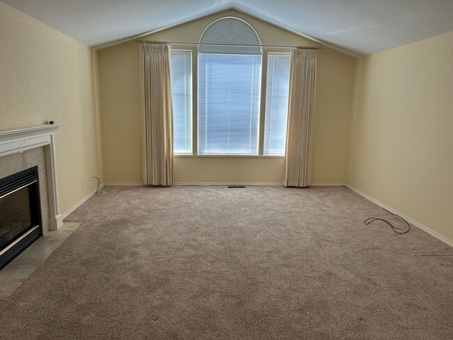 Building Photo - Great 3 Bedroom 2 Bath House in Hucrest